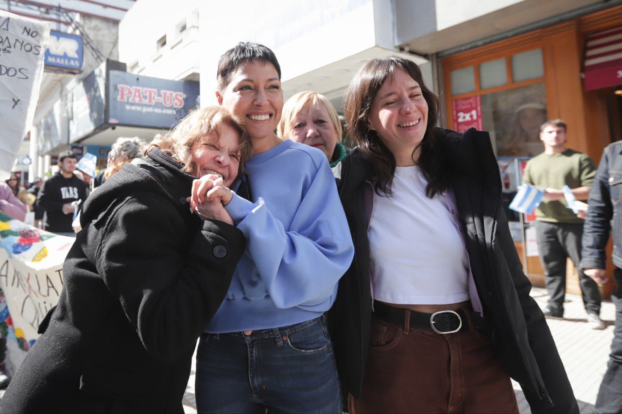MAYRA Y CECI SOLER RECORRIERON LA PEATONAL RIVADAVIA