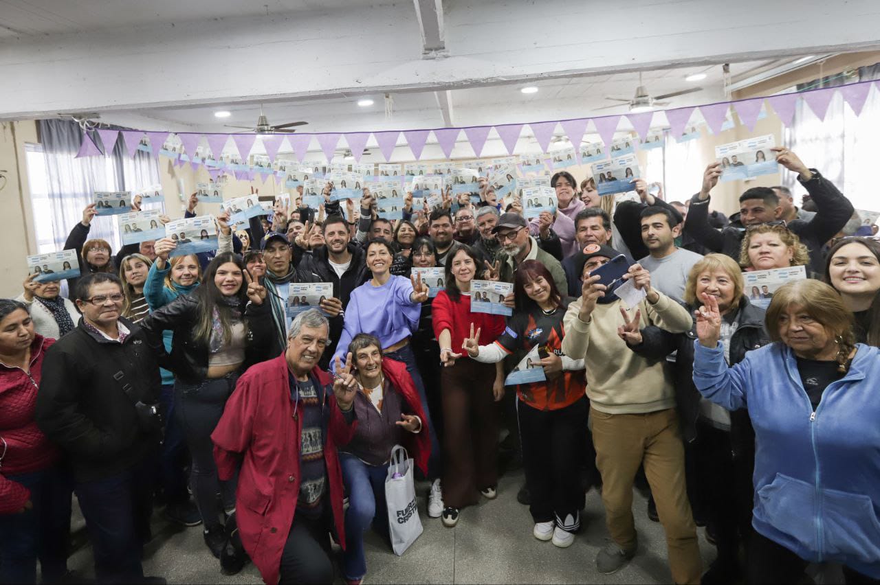 MAYRA JUNTO A SECTORES SOCIALES AFECTADOS POR EL MODELO ECONÓMICO DE MILEI