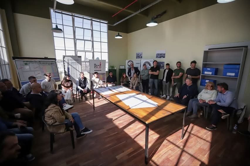 MAYRA ENTREGÓ LA NUEVA REGLAMENTACIÓN DEL PARQUE INDUSTRIAL LA BERNALESA