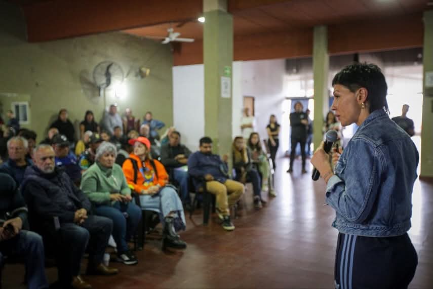 MAYRA ANUNCIÓ UNA NUEVA SUBIDA Y BAJADA DE LA AUTOPISTA BS.  AS. -LA PLATA 