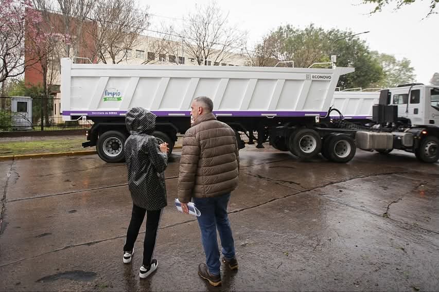 MAYRA PRESENTÓ NUEVOS CAMIONES DESTINADOS AL ÁREA DE AMBIENTE Y GIRSU