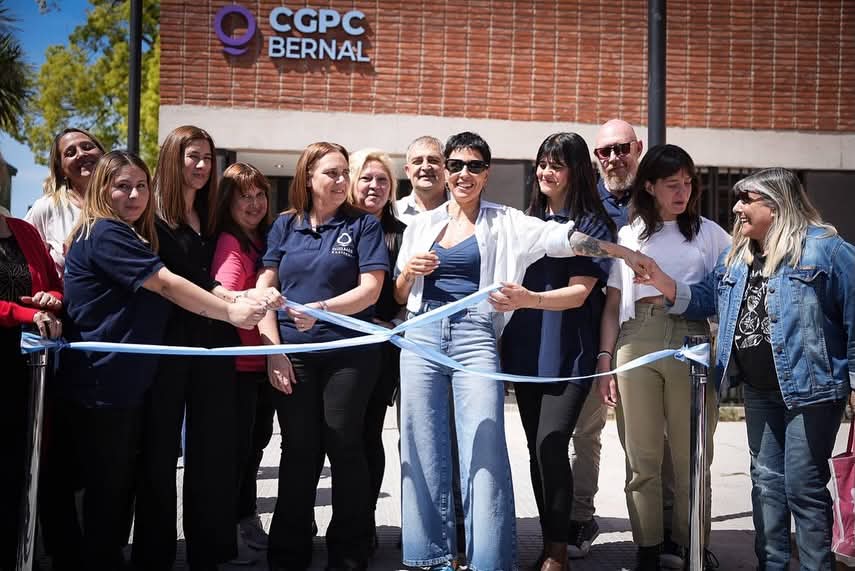 MAYRA INAUGURÓ EL CGPC DE BERNAL CON INSTITUCIONES, VECINOS Y COMERCIANTES 