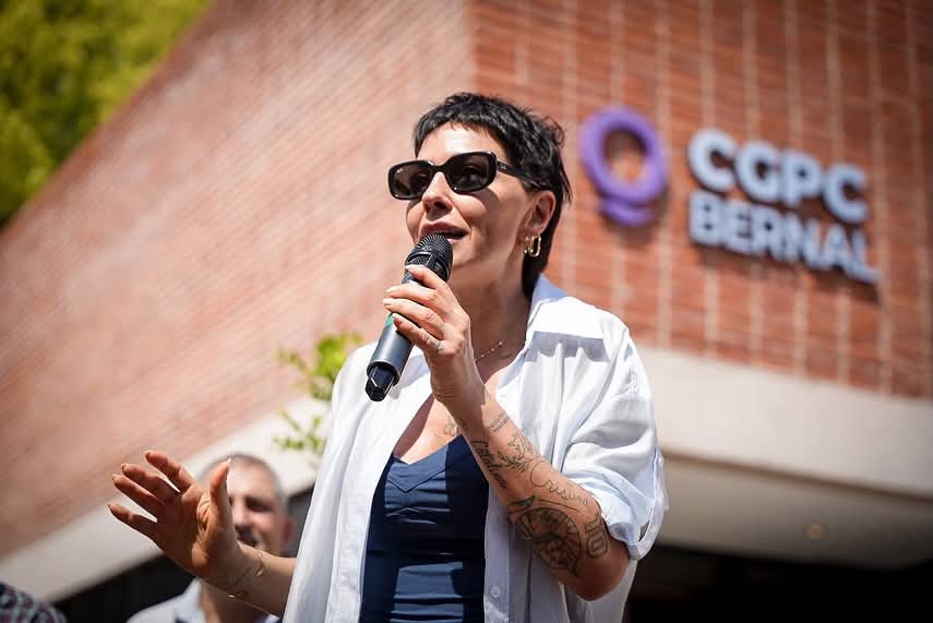 MAYRA SE REUNIÓ CON PERSONAS MAYORES EN EL CJYP "SANTA MARÍA” DE BERNAL 