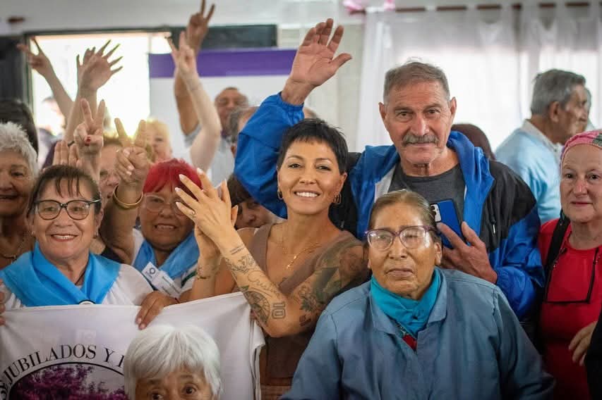 MAYRA SE REUNIÓ CON PERSONAS MAYORES EN EL CJYP "SANTA MARÍA” DE BERNAL 
