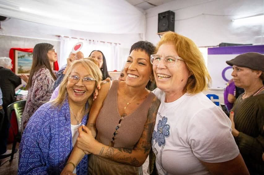 MAYRA SE REUNIÓ CON PERSONAS MAYORES EN EL CJYP "SANTA MARÍA” DE BERNAL 