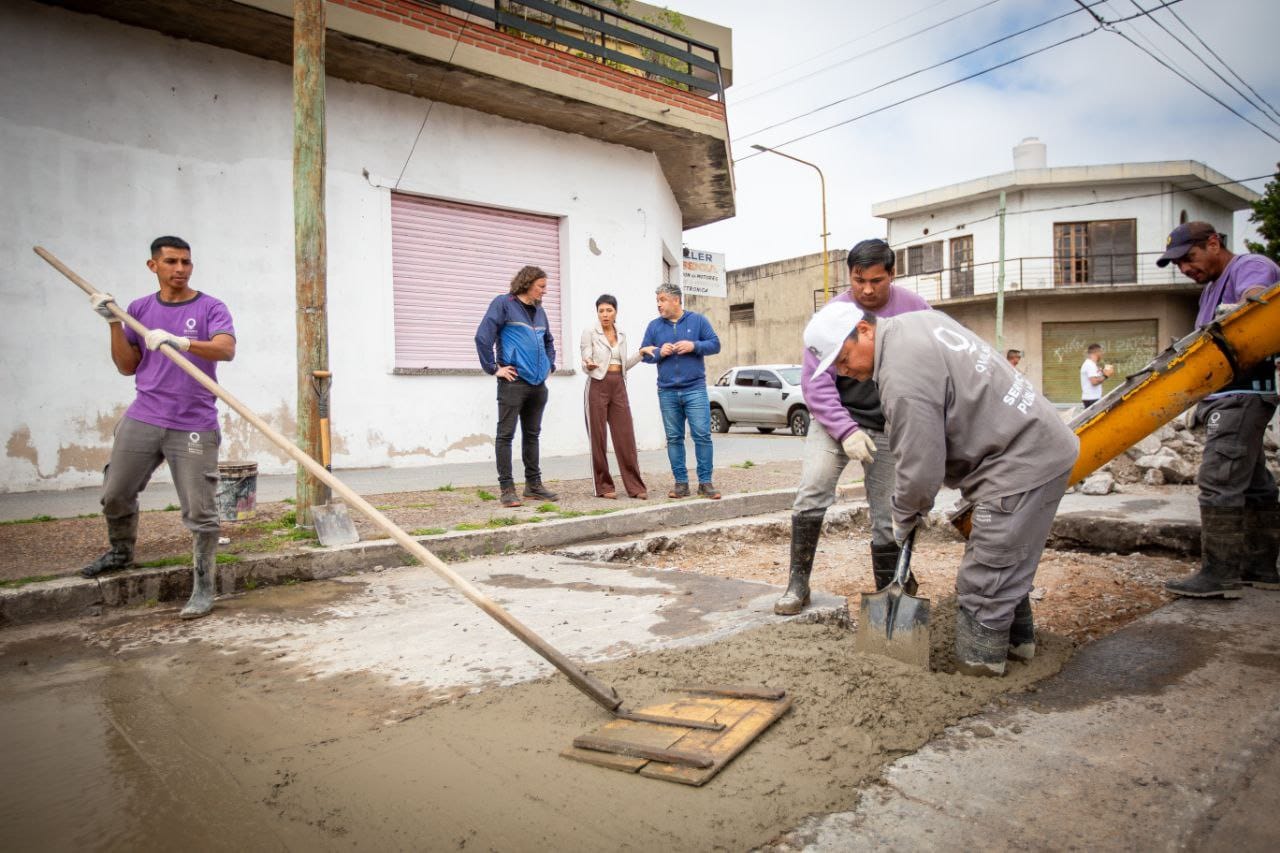 MAYRA SUPERVISÓ UN OPERATIVO DE LIMPIEZA Y TAREAS DE BACHEO EN BERNAL OESTE