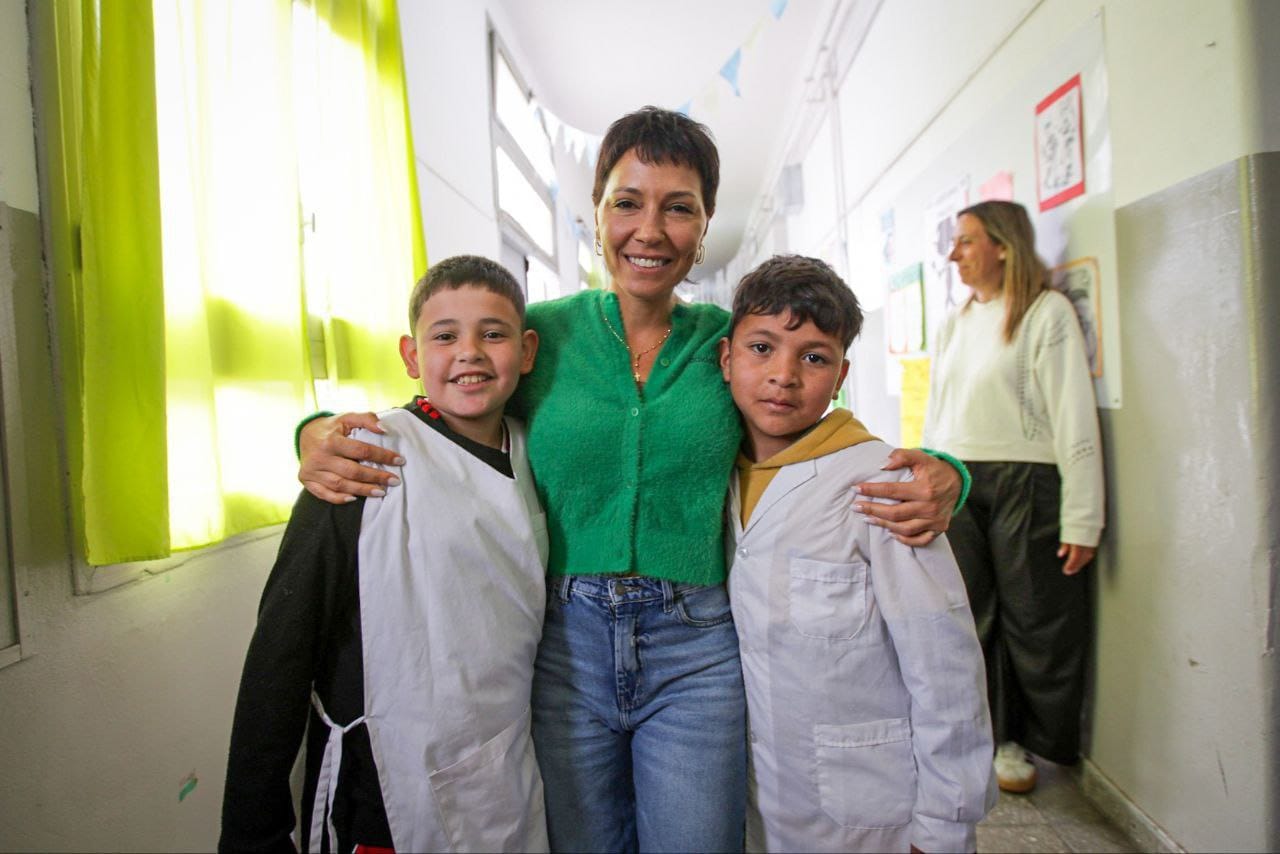 MAYRA RECORRIÓ LAS OBRAS DE LA EP Nº 21 Y LA EES Nº 12 DE BERNAL OESTE