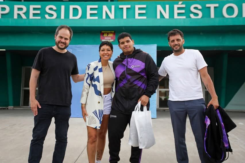 MAYRA ENTREGÓ INDUMENTARIA A LOS DEPORTISTAS QUE REPRESENTARÁN A QUILMES