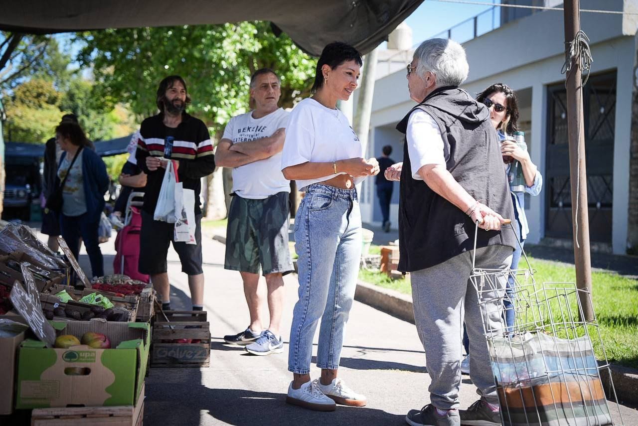 MAYRA RECORRIÓ LA FERIA DE DON BOSCO PARA DIALOGAR CON VECINOS