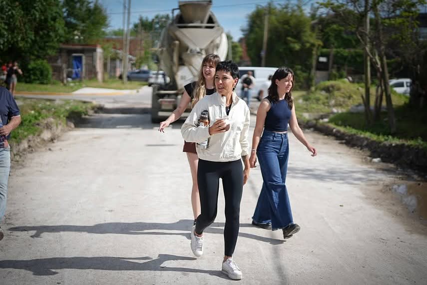 MAYRA SUPERVISÓ EL AVANCE DE OBRAS DE ASFALTO  EN KOLYNOS Y LA PRIMAVERA