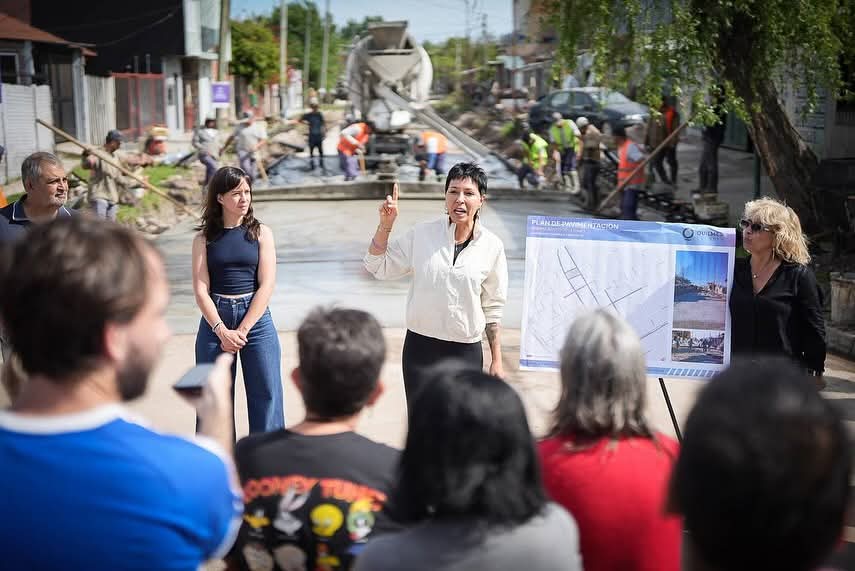 MAYRA SUPERVISÓ EL AVANCE DE OBRAS DE ASFALTO  EN KOLYNOS Y LA PRIMAVERA