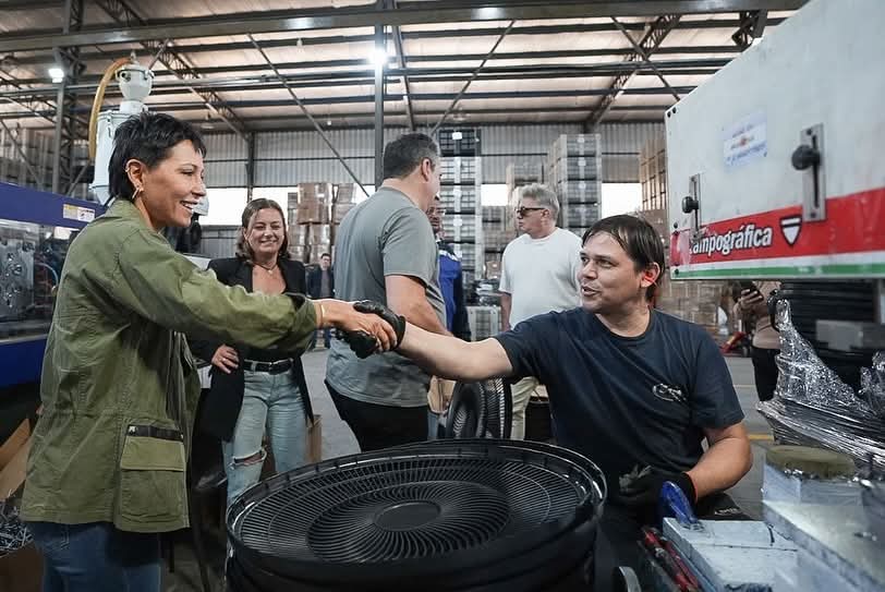 MAYRA JUNTO A VANESA SILEY Y REPRESENTANTES DE LA UOM RECORRIERON  RENANIA