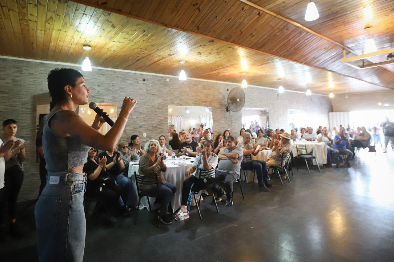 MAYRA EN UNA MERIENDA CON INSTITUCIONES DEL BARRIO IAPI-SANTA MARÍA