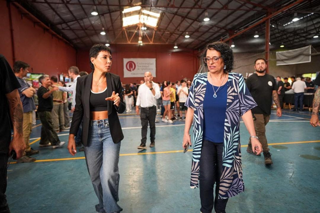 MAYRA DIALOGÓ CON ESTUDIANTES QUE PARTICIPARON DE LA 5ª EXPO QUILMES EDUCA
