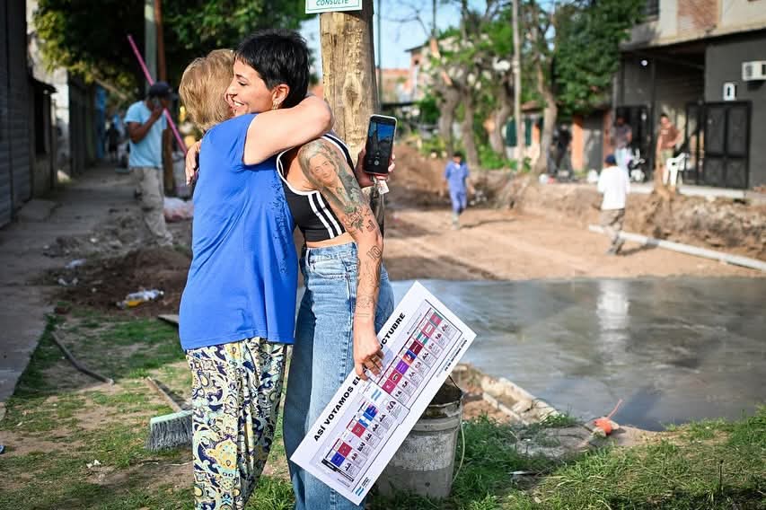 MAYRA SUPERVISÓ OBRAS DE PAVIMENTACIÓN EN EL BARRIO MONTEVERDE