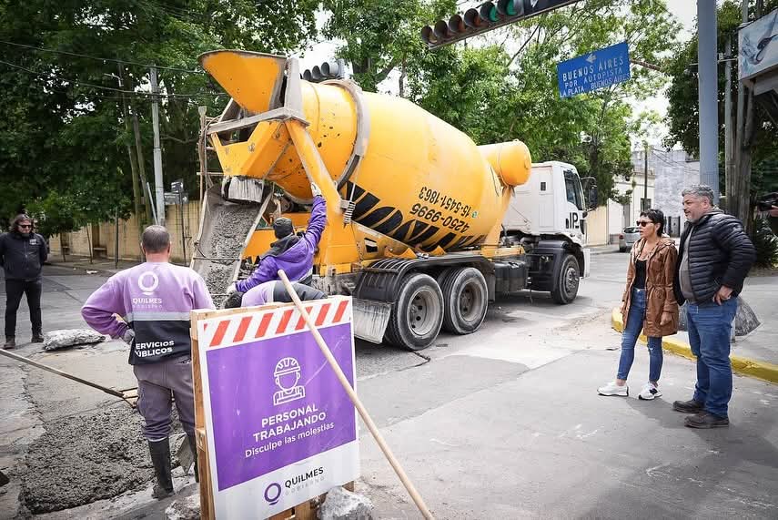 MAYRA SUPERVISÓ TRABAJOS DE BACHEO QUE SE REALIZAN EN QUILMES CENTRO