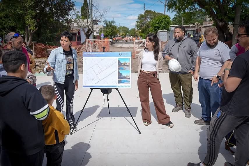 MAYRA RECORRIÓ EL PROGRESO DE LAS OBRAS DE ASFALTO EN EL BARRIO MONTEVERDE 