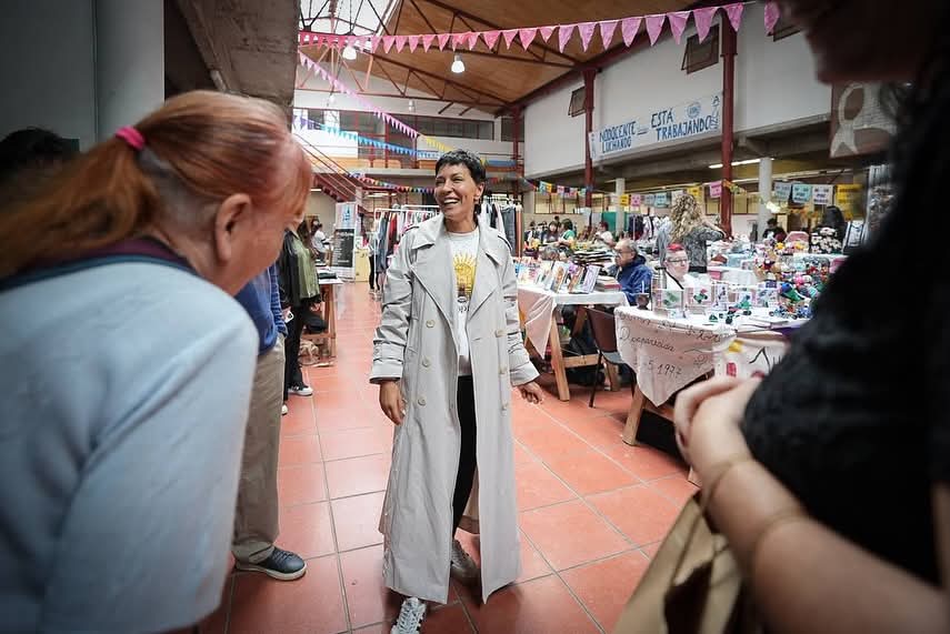 MAYRA RECORRIÓ LA FERIA DE ECONOMÍA POPULAR, SOCIAL Y SOLIDARIA DE LA UNQ