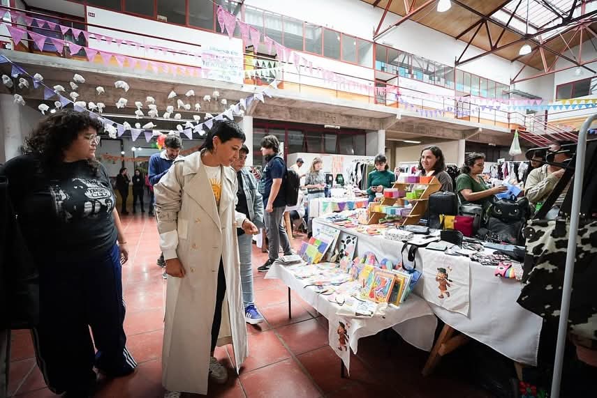 MAYRA RECORRIÓ LA FERIA DE ECONOMÍA POPULAR, SOCIAL Y SOLIDARIA DE LA UNQ