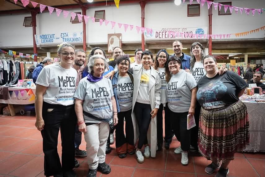 MAYRA RECORRIÓ LA FERIA DE ECONOMÍA POPULAR, SOCIAL Y SOLIDARIA DE LA UNQ