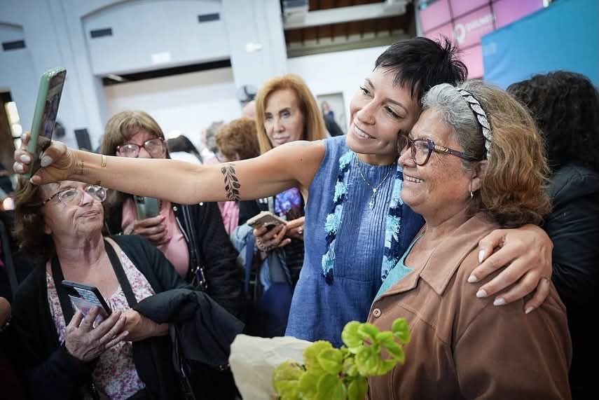 MAYRA ENTREGÓ FONDOS ECONÓMICOS A CENTROS DE JUBILADOS 