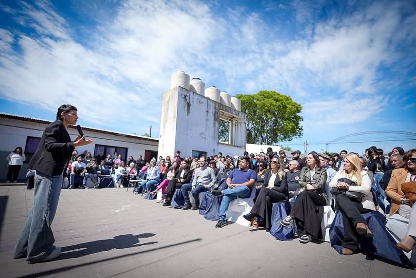 MAYRA ACOMPAÑÓ EL ACTO DE IMPOSICIÓN DE NOMBRE DE LA EES Nº 31 