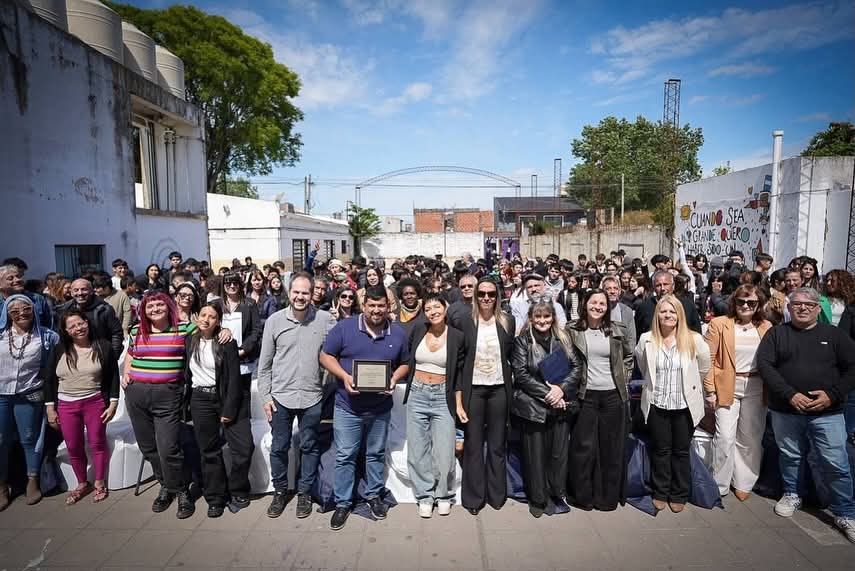 MAYRA ACOMPAÑÓ EL ACTO DE IMPOSICIÓN DE NOMBRE DE LA EES Nº 31 