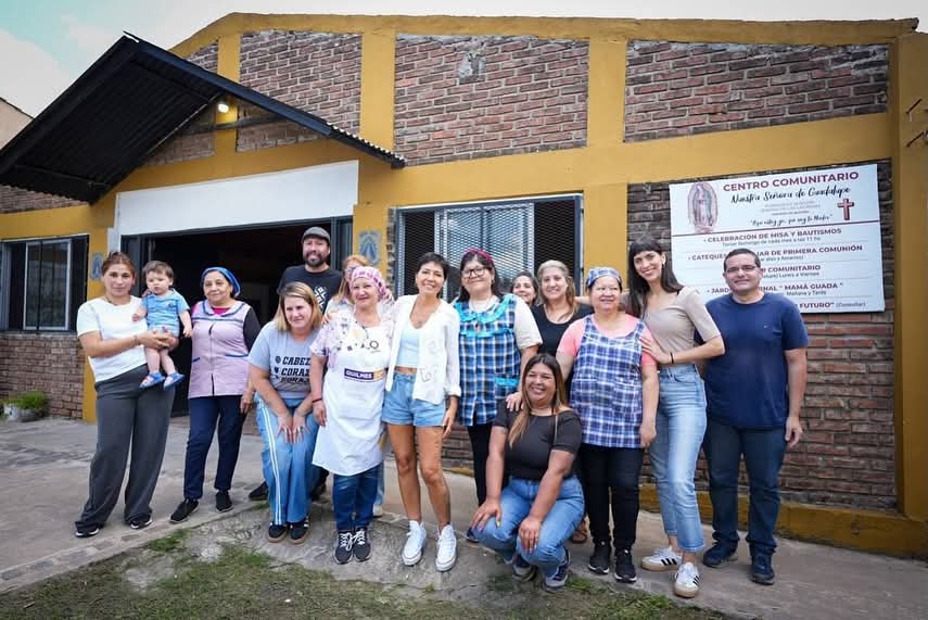 MAYRA ENTREGÓ EQUIPAMIENTO EL  BARRIO LA MATERA