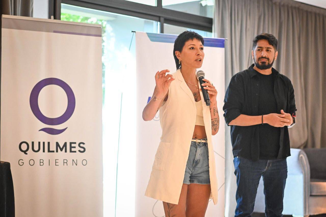 MAYRA ENTREGÓ CERTIFICADOS DE HABILITACIÓN A MÁS DE 20 COMERCIOS 