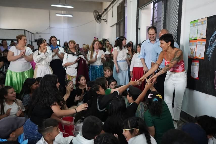 MAYRA SUPERVISÓ EL EQUIPAMIENTO ADQUIRIDO POR LA ESCUELA PRIMARIA N° 1