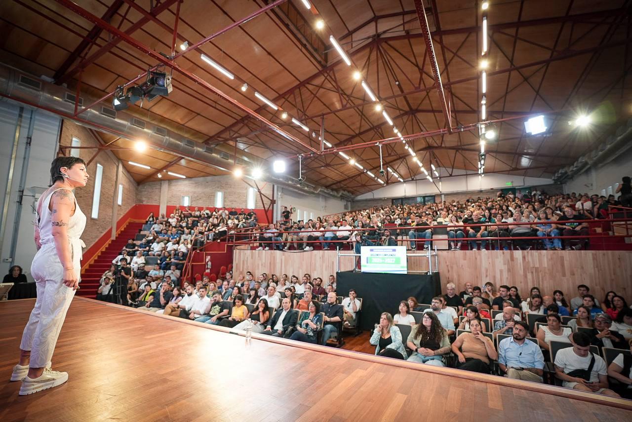 MAYRA PRESENTÓ EL PLAN BIANUAL DE GESTIÓN 2025-2027 EN UN ACTO EN LA UNQ