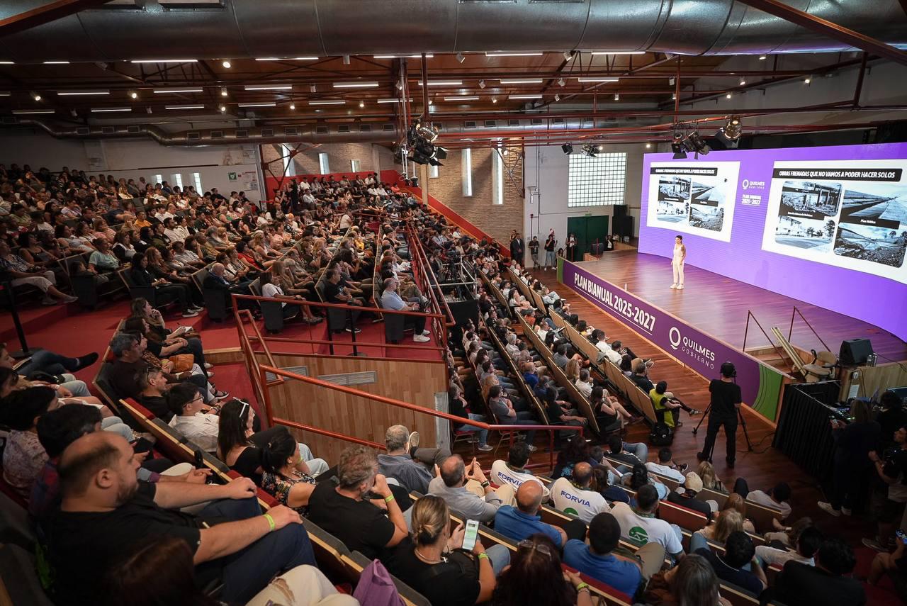 MAYRA PRESENTÓ EL PLAN BIANUAL DE GESTIÓN 2025-2027 EN UN ACTO EN LA UNQ