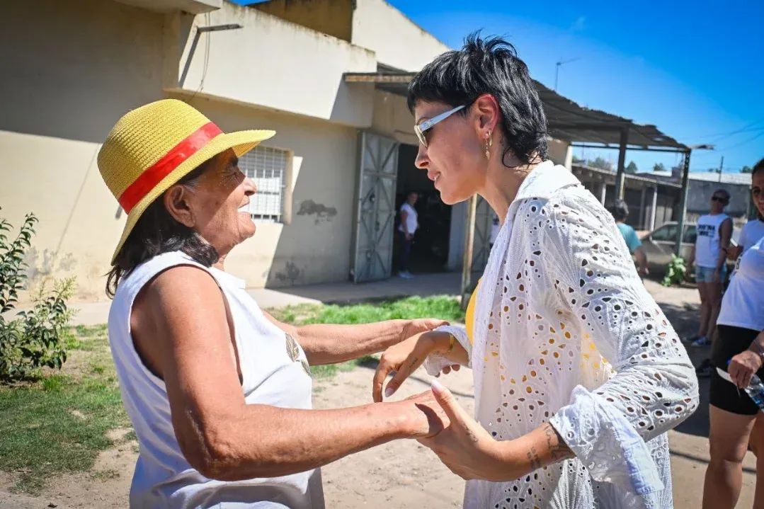 MAYRA INAUGURÓ NUEVOS PAVIMENTOS EN EL BARRIO EL SOL DE SOLANO