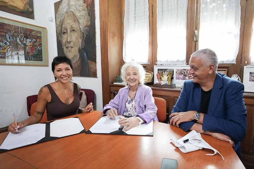 MAYRA FIRMÓ UN CONVENIO ENTRE EL MUNICIPIO Y LAS ABUELAS DE PLAZA DE MAYO