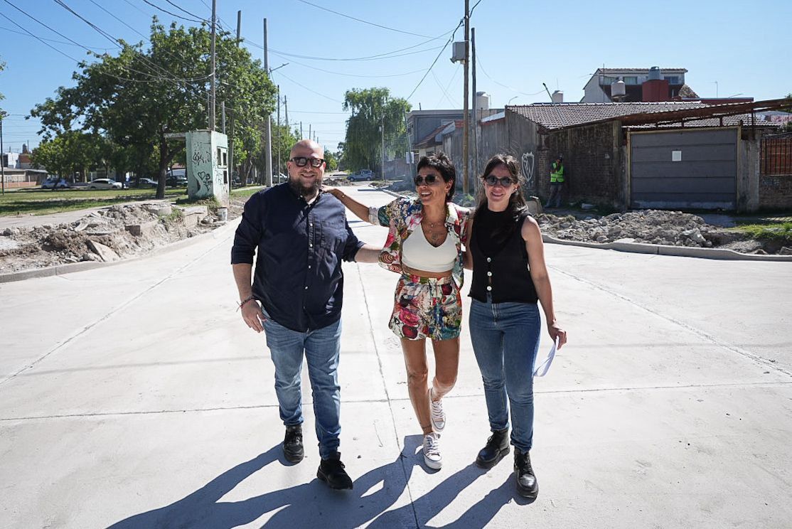 MAYRA SUPERVISÓ LOS TRABAJOS DE PAVIMENTO EN EL PROGRESO 