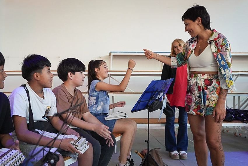 MAYRA RECORRIÓ EL CENTRO CULTURAL Y BIBLIOTECA DEL BARRIO IAPI 