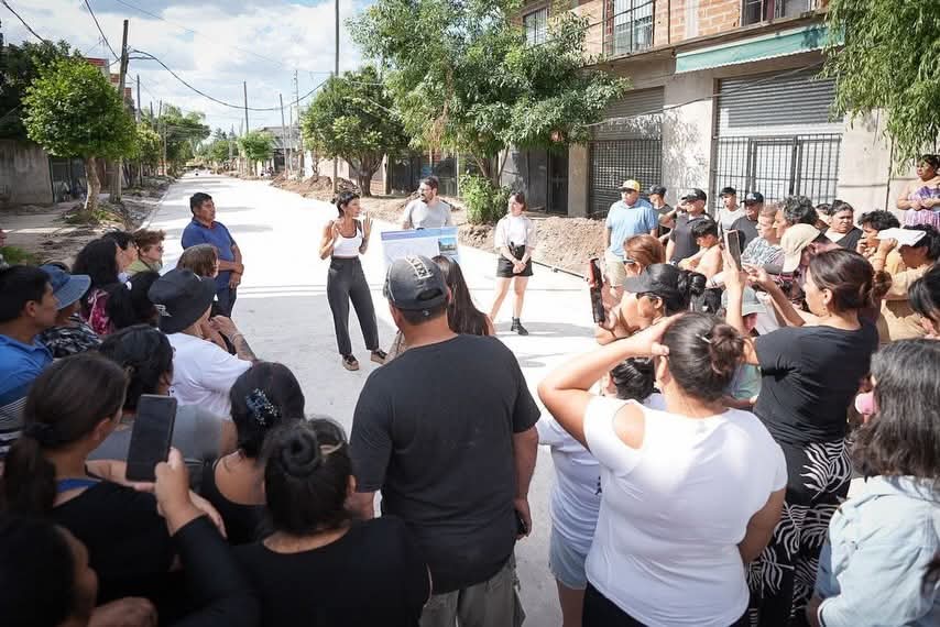    MAYRA RECORRIÓ LAS OBRAS DE NUEVOS PAVIMENTOS EN EZPELETA OESTE
