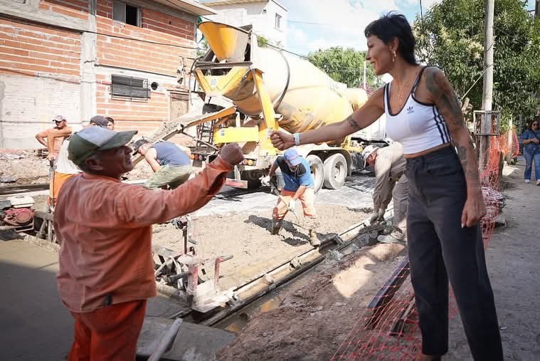    MAYRA RECORRIÓ LAS OBRAS DE NUEVOS PAVIMENTOS EN EZPELETA OESTE
