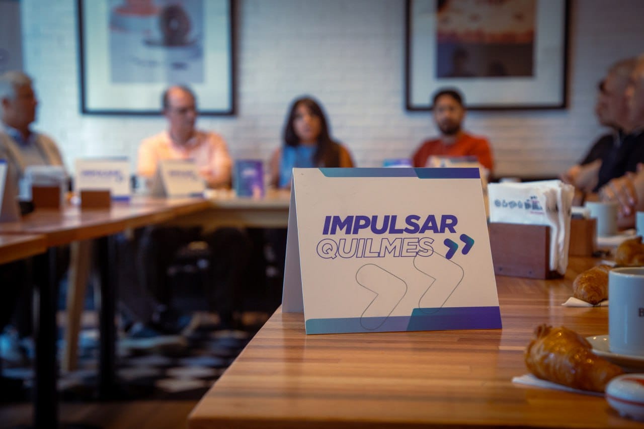 ENTREGA DE CERTIFICADOS DE HABILITACiÓN A COMERCIANTES Y FÁBRICAS QUILMEÑAS