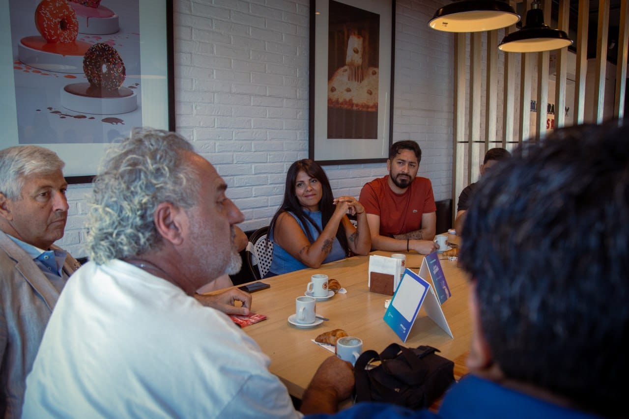 ENTREGA DE CERTIFICADOS DE HABILITACiÓN A COMERCIANTES Y FÁBRICAS QUILMEÑAS