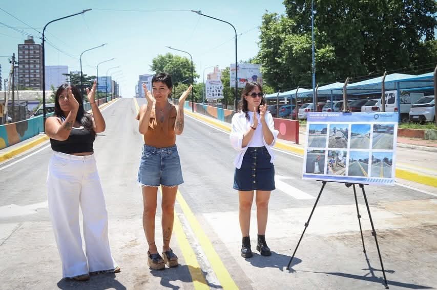 MAYRA Y EVA MIERI EN LA PUESTA EN FUNCIONAMIENTO DEL PUENTE 14 DE AGOSTO 
