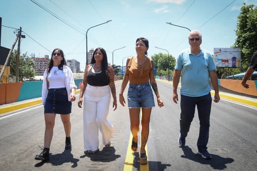 MAYRA Y EVA MIERI EN LA PUESTA EN FUNCIONAMIENTO DEL PUENTE 14 DE AGOSTO 