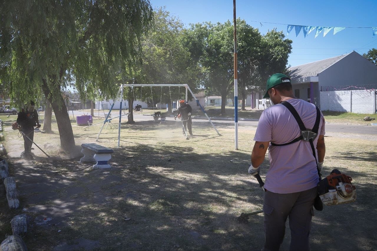 EL MUNICIPIO REALIZÓ UN NUEVO OPERATIVO INTEGRAL DE LIMPIEZA EN EZPELETA 