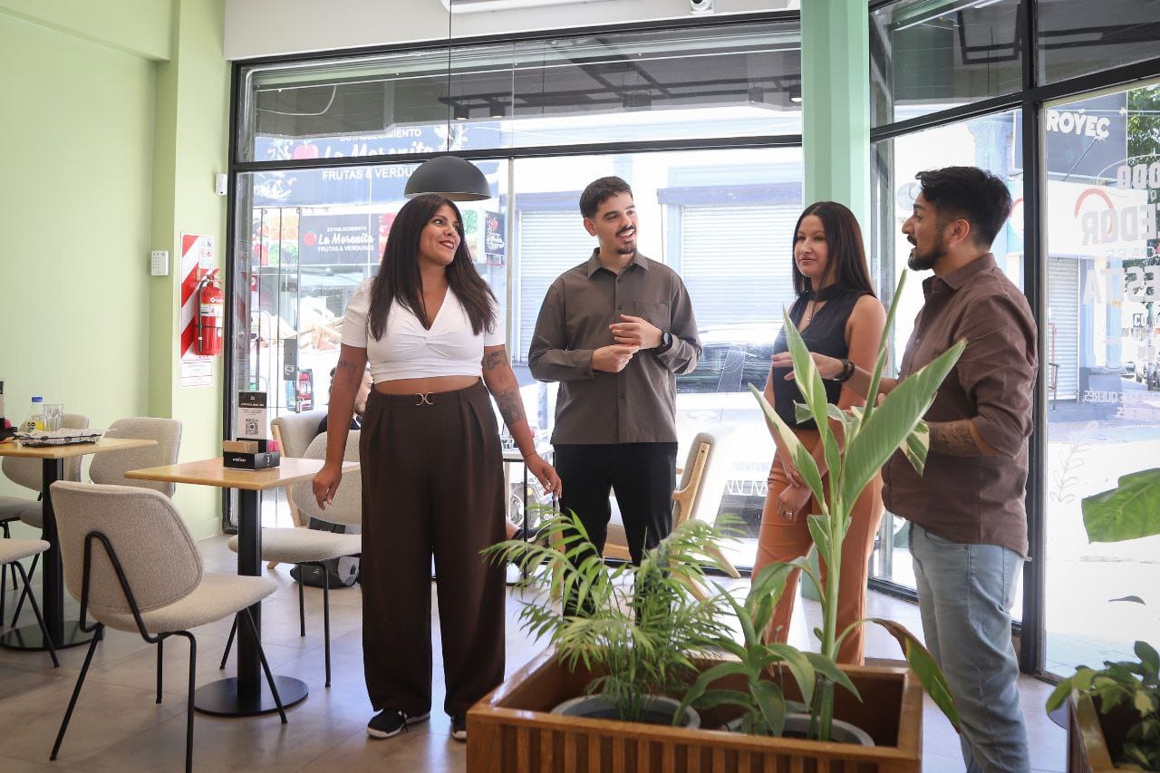 EL MUNICIPIO ENTREGÓ EL CERTIFICADO DE HABILITACIÓN A “CAFÉ MARTÍNEZ”