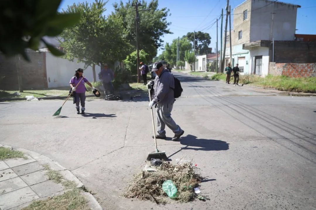 EL MUNICIPIO REALIZÓ UN NUEVO OPERATIVO DE LIMPIEZA INTEGRAL EN SOLANO