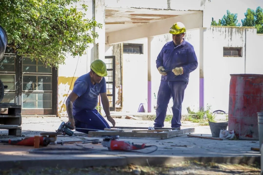 CONTINÚAN LAS OBRAS EN LAS ESCUELAS TAREAS EN LA EP Nº 63 Y LA ES Nº 36 