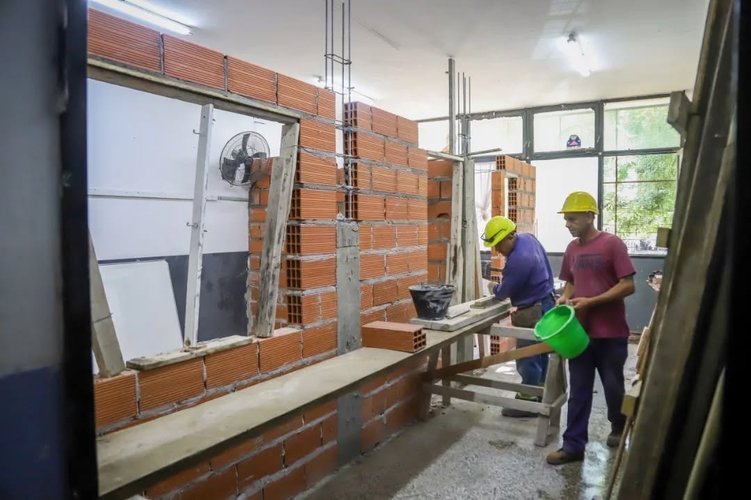 CONTINÚAN LAS OBRAS EN LAS ESCUELAS TAREAS EN LA EP Nº 63 Y LA ES Nº 36 