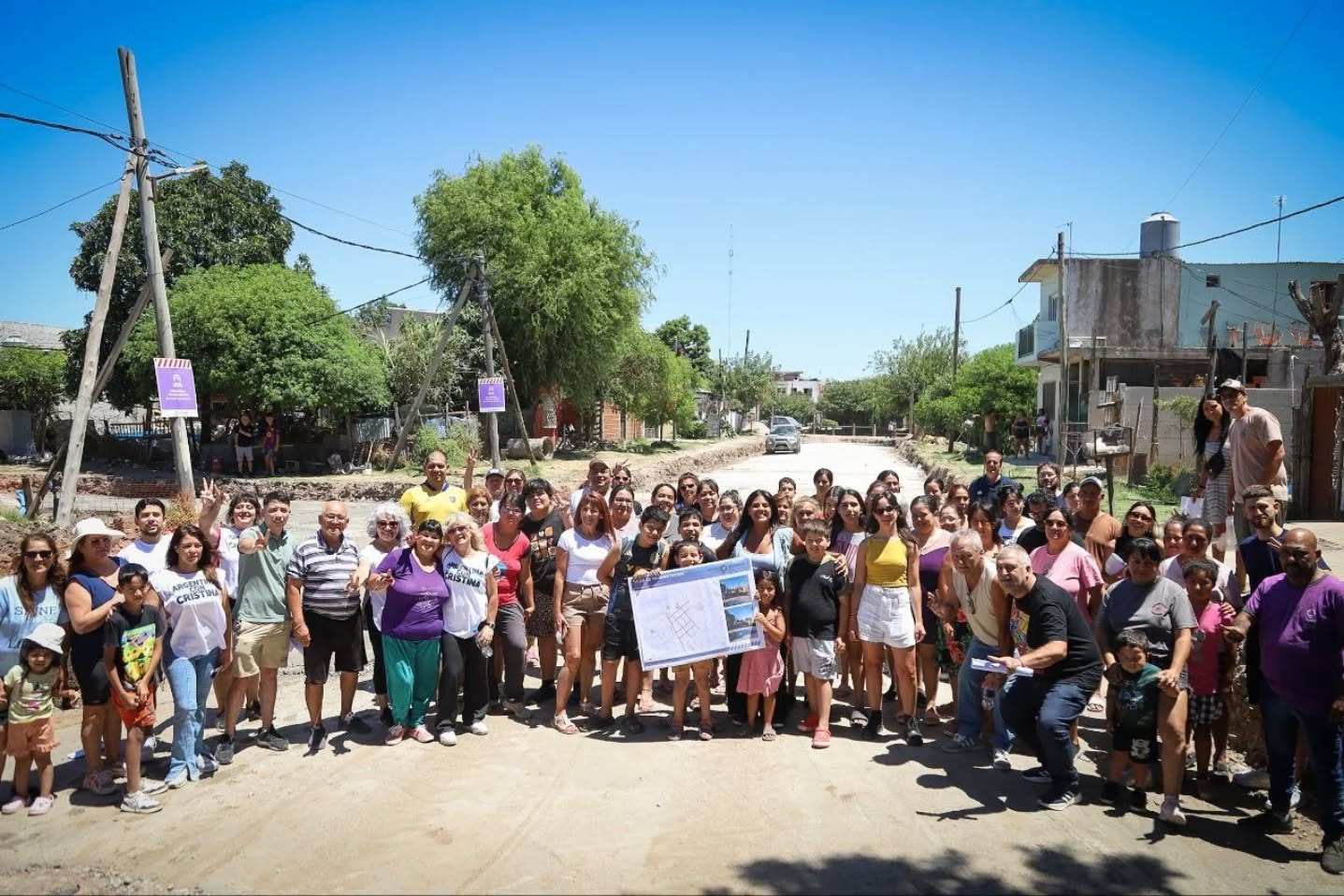 PAVIMENTACIÓN DE 40 NUEVAS CUADRAS EN LOS BARRIOS LA CAÑADA Y KOLYNOS 