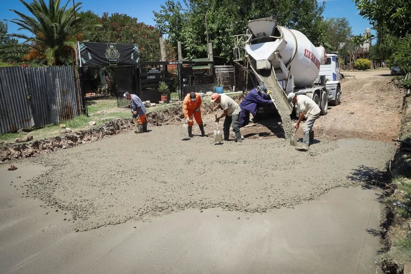 PAVIMENTACIÓN DE 40 NUEVAS CUADRAS EN LOS BARRIOS LA CAÑADA Y KOLYNOS 