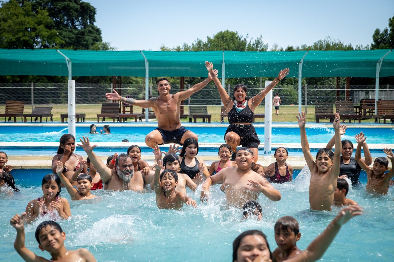 FINALIZÓ EL PROGRAMA DE ESCUELAS ABIERTAS 2026 CON MUCHA ESPUMA Y DIVERSIÓN